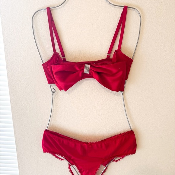 Victoria’s Secret Red Bow Lingerie Set - Picture 1 of 2